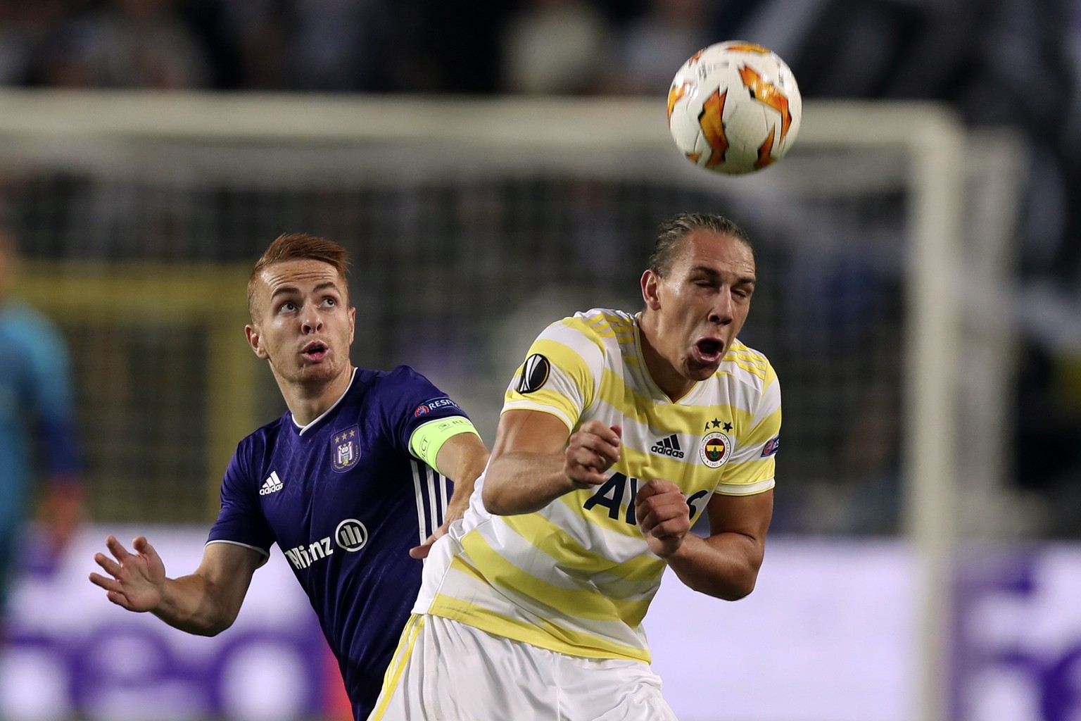 Fenerbahce&#039;s Michael Frey, right, goes for a header with Anderlecht&#039;s Adrien Trebel during the Europa League Group D soccer match between Anderlecht and Fenerbahce at the Constant Vanden Sto ...