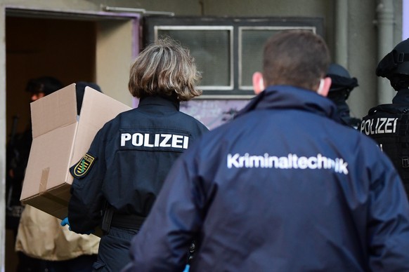 epa08824544 Forensic police officers during a raid linked to the Green Vault (Gruenes Gewoelbe) burglary in the Dresden castle, Berlin, Germany, 17 November 2020. According to police, burglars have br ...