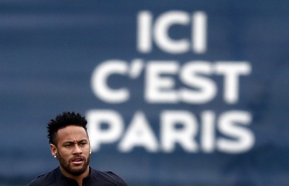 epa07777289 Paris Saint Germain player Neymar Jr attends a training session at the Ooredoo training centre in Saint-Germain-en-Laye, outside Paris, France, 17 August 2019. Seen back, PSG slogan &#039; ...