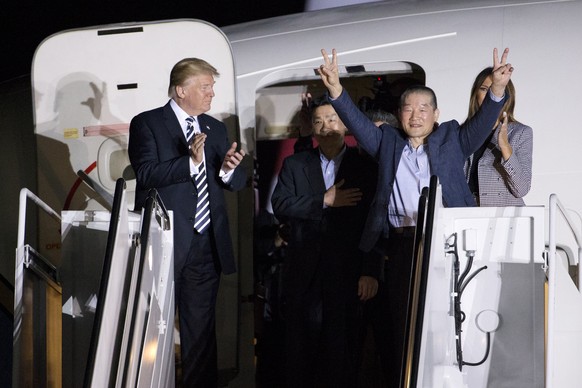 epa06724573 US President Donald J. Trump (L) greets US detainees who were released by North Korea; Kim Dong-Chul (R) and Tony Kim (C), at Joint Base Andrews, Maryland, USA, 10 May 2018. The detainees  ...