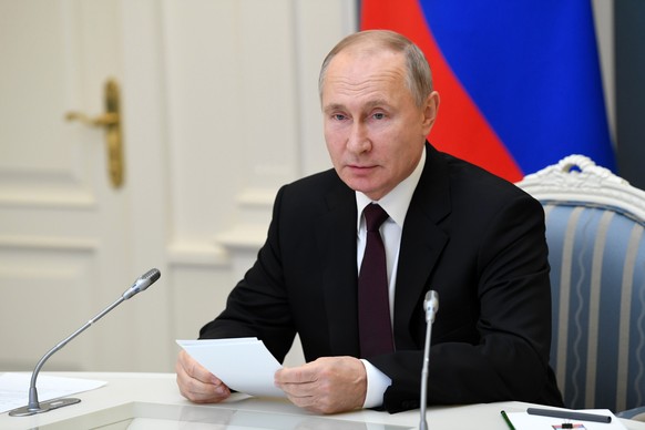 epa08897624 Russian President Vladimir Putin attends a video conference meeting on the occasion of the signing of a memorandum of intent between Russia&#039;s Gamaleya National Research Center of Epid ...