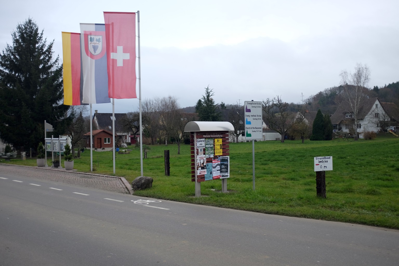 Eingeklemmt zwischen zwei Ländern: Dorfeingang von Büsingen.