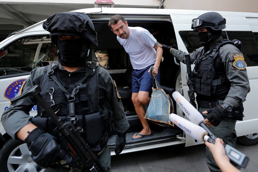 Swiss national Xavier Justo is escorted by Thai police commandos as he arrives at the Immigration Detention Center in Bangkok, Thailand, December 20, 2016. REUTERS/Chaiwat Subprasom TPX IMAGES OF THE  ...