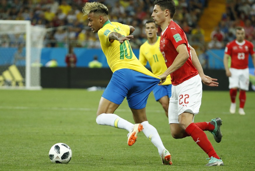 epa06816975 Neymar (L) of Brazil and Fabian Schaer of Switzerland in action during the FIFA World Cup 2018 group E preliminary round soccer match between Brazil and Switzerland in Rostov-On-Don, Russi ...