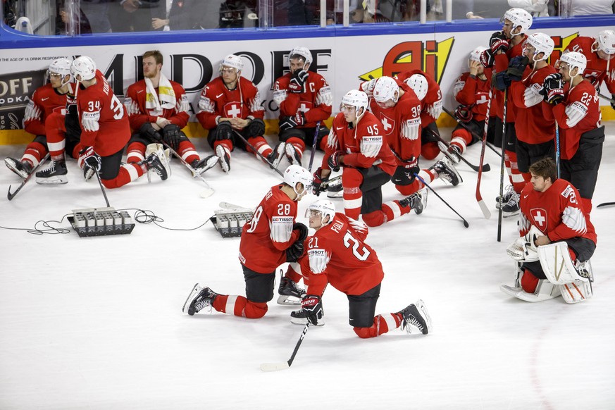 Switzerland&#039;s players look disappointed after losing against team Sweden, during the shootout of the IIHF 2018 World Championship Gold Medal game between Sweden and Switzerland, at the Royal Aren ...