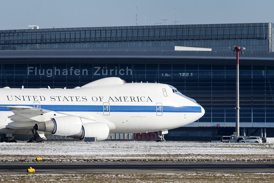 Der Star des Tages: Die fliegende Kommandozentrale der US-Regierung nach der Landung in Zürich.