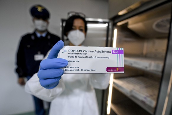 epa09024301 A health worker shows AstraZeneca shots as the anti-Covid-19 vaccination campaign for Neapolitan teachers is underway in a pavilion set up by the local health authorities at the Mostra d&# ...