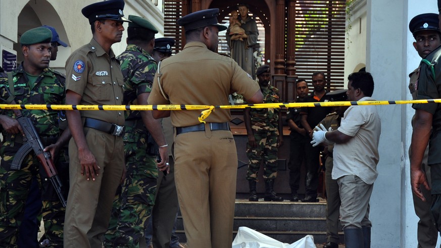 epa07519597 Police and military officials inspect remains of victims at the scene after an explosion hit at St Anthony&#039;s Church in Kochchikade in Colombo, Sri Lanka, 21 April 2019. According to n ...
