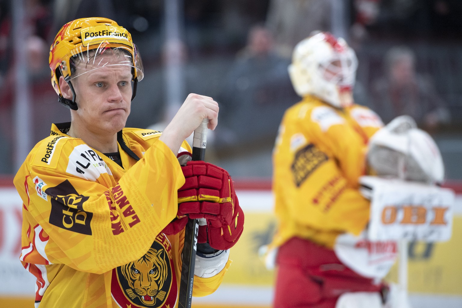 Le top scorer de Langnau Harri Pesonen montre sa deception a la fin du match du championnat suisse de hockey sur glace de National League entre le Lausanne HC et le SCL Langnau Tigers ce mardi 25 fevr ...