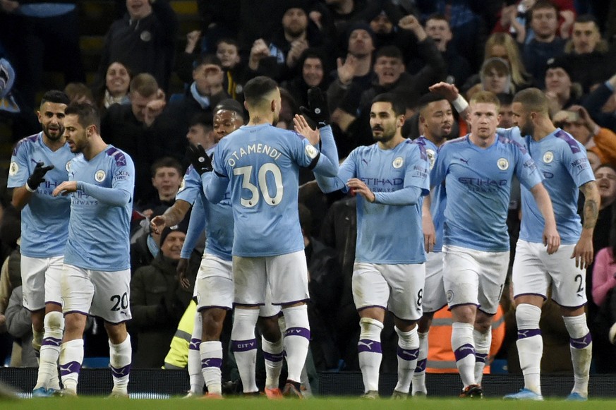 Manchester City&#039;s Ilkay Gundogan, center right, celebrates after scoring his side&#039;s second goal from the penalty spot during the English Premier League soccer match between Manchester City a ...
