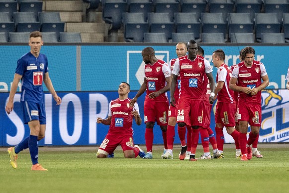 Die Spieler von Sion feiern das 0:2 beim Super League Meisterschaftsspiel zwischen dem FC Luzern und dem FC Sion vom Mittwoch, 22. Juli 2020 in Luzern. (KEYSTONE/Urs Flueeler)