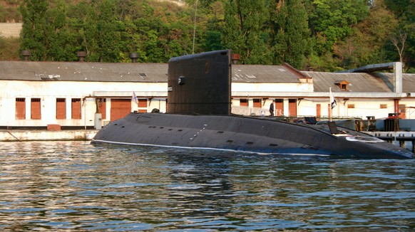 Ein U-Boot in der Werft von Sewastopol.