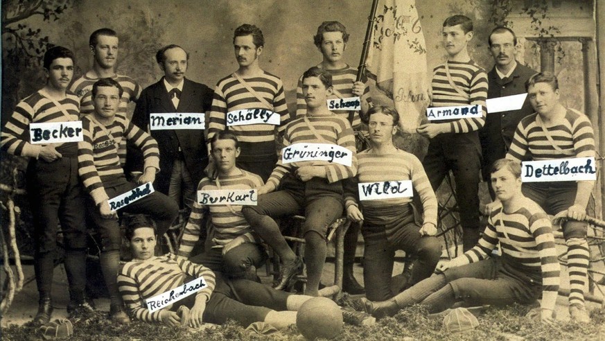 ARCHIV - ZUM KEYSTONE SDA-TEXT UEBER DIE GRUENDUNG DES FC ST. GALLEN 1879 STELLEN WIR IHNEN FOLGENDES BILDMATERIAL ZUR VERFUEGUNG - Der aelteste Fussballklub des Kontinents (gegruendet 1879): Die Mann ...