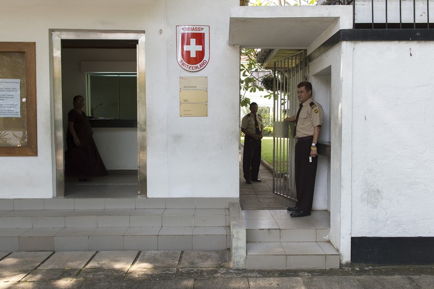 A security guard is pictured in front of the Swiss Embassy in Colombo, Sri Lanka, Monday, September 22, 2014. A media trip is organised by FDFA (Federal Department of Foreign Affairs) ten years after  ...