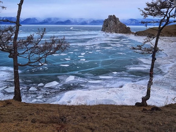 Der sibirische Baikalsee ist mit seinen 1642 Metern der tiefste und mit mehr als 25 Millionen Jahren der älteste Süßwassersee der Erde.