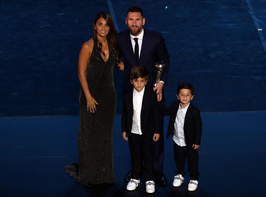 epa07864872 Argentinian forward Lionel Messi of Barcelona poses with his family during the Best FIFA Football Awards 2019 in Milan, Italy, 23 September 2019. EPA/MATTEO BAZZI