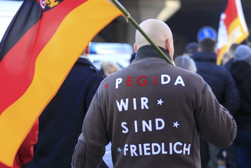 Ein Pegida-Demonstrationsteilnehmer am Samstag in Köln.