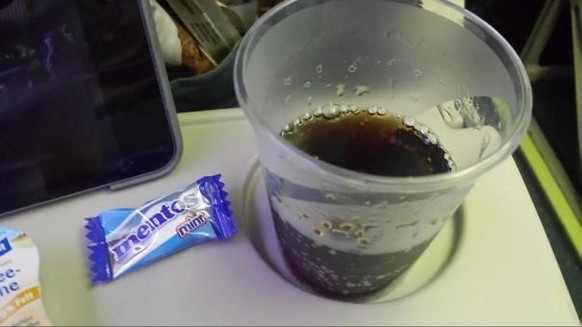 Cola und Mentos
Fail
Picdump
https://www.reddit.com/r/funny/comments/2i51cm/just_give_passengers_a_loaded_gun_why_dont_you/