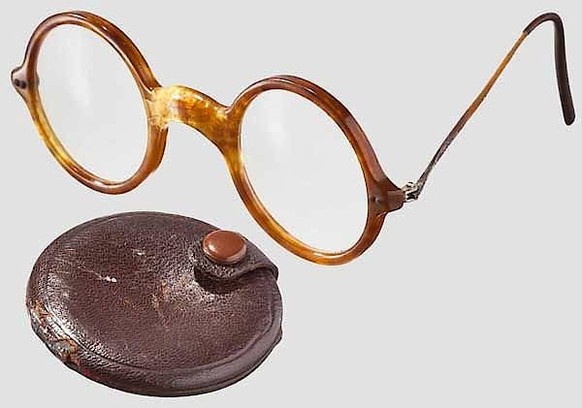 Brille und Monokel werden ebenfalls Göring zugeschrieben.