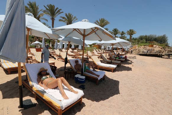 epa08498693 Tourists sunbathe at the Red Sea resort of Sharm el-Sheikh, Egypt, 20 June 2020. EPA/KHALED ELFIQI