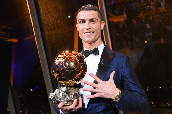 epa06375921 A handout photo made available by the l&#039;Equipe Presse Office of Real Madrid&#039;s Portuguese striker Cristiano Ronaldo posing with his trophy after receiving the 62nd Ballon d&#039;O ...