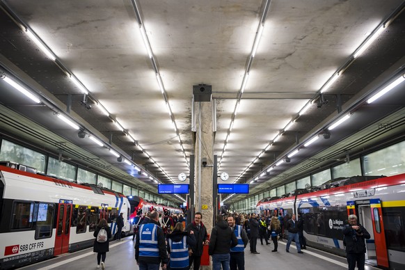 Un train Leman Express CFF et un train Leman Express SNCF, sont visibles en gare lors de l&#039;inauguration du Leman Express, le plus grand reseau ferroviaire transfrontalier d&#039;Europe le jeudi 1 ...