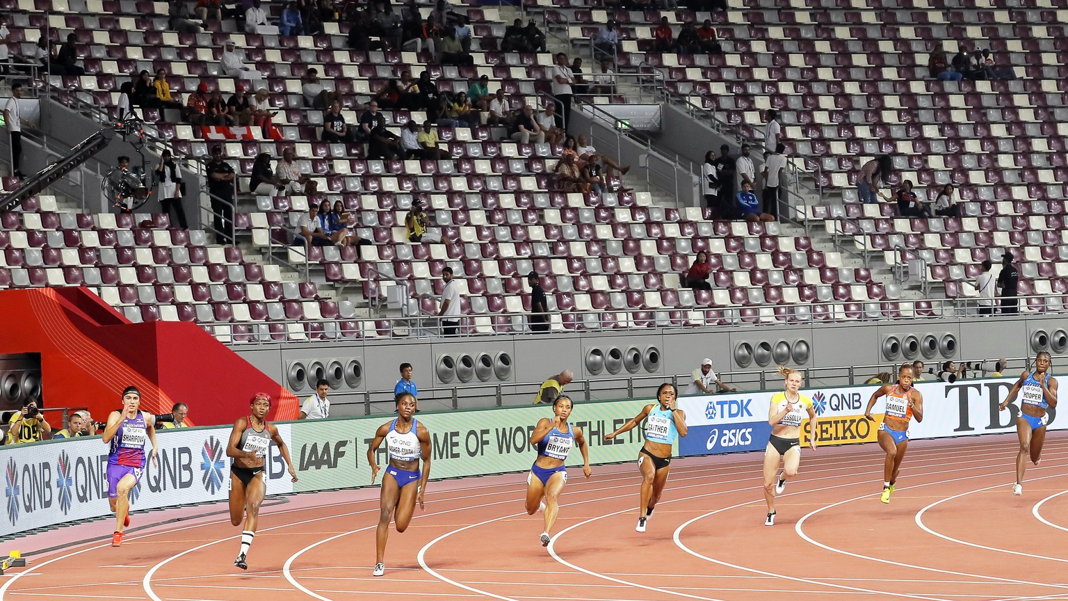epa07882590 Athletes in action during the women&#039;s 200m heats in front of empty seats at the IAAF World Athletics Championships 2019 at the Khalifa Stadium in Doha, Qatar, 30 September 2019. EPA/R ...