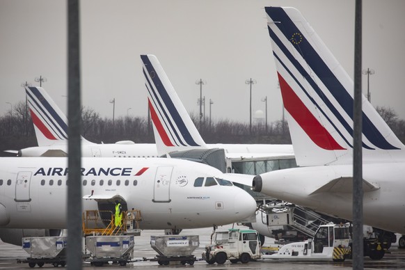 epa08179310 Air France airplanes seen at Roissy Charles de Gaulle airport, outside Paris, France, 30 January 2020. Air France cabin crew unions are calling to halt flights to China in a bid to reduce  ...