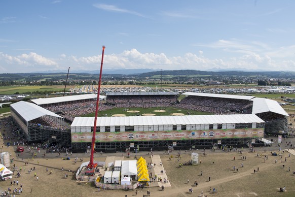 Sicht in die Arena am Eidgenoessischen Schwing- und Aelplerfest (ESAF) Estavayer2016 in Payerne, am Sonntag, 28. August 2016. (KEYSTONE/Jean-Christophe Bott)