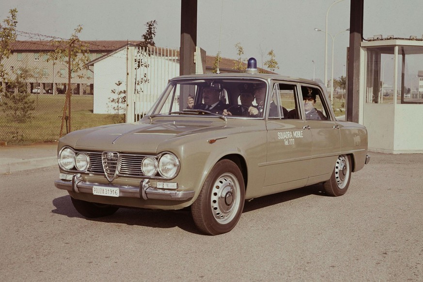 110 jahre alfa romeo fangio carabinieri polizei retro auto 2020