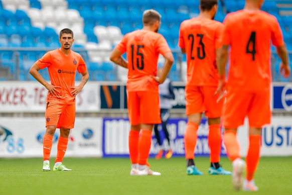 epa09358396 Servette&#039;s Alexis Antunes (L) and teammates react during the UEFA Conference League second qualifying round, first leg soccer match between Molde FK and Servette Geneva in Molde, Norw ...