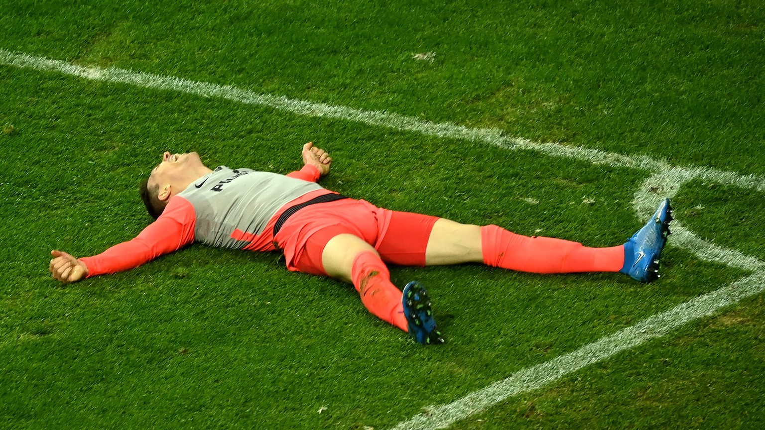 epa09037052 YB&#039;s Christian Fassnacht celebrates scoring his team second goal during the UEFA Europa League round of 32 second leg soccer match between Bayer Leverkusen and BSC Young Boys Bern in  ...