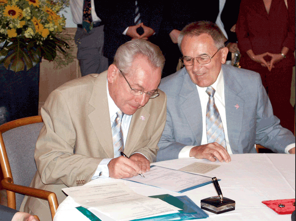 Röbi Rapp (l.) und Ernst Ostertag am 1. Juli 2003, Stadthaus Zürich.