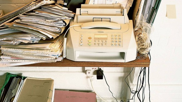 Wo noch ein Faxgerät in einem Büro vorhanden ist, steht es meist unbenutzt herum.