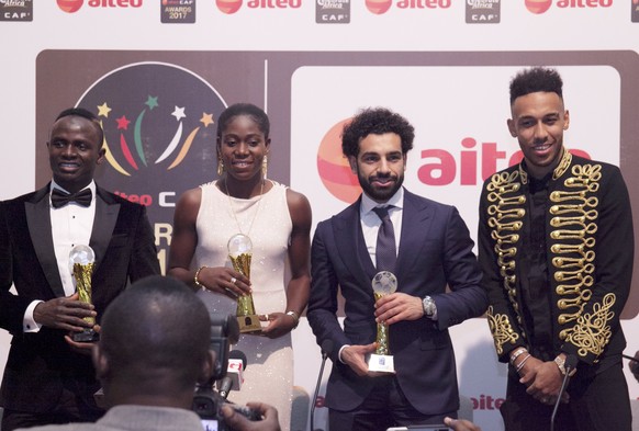 epa06417456 Perre-Emerick Aubameyang (R) of Gabon, Egyptian Mohamed Salah (R-C) and Sadio Mane (L) of Senegal receives the African Player of the Year award during the CAF (Confederation of African Foo ...