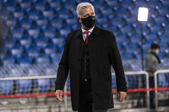 Switzerland&#039;s head coach Vladimir Petkovic leaves the pitch after the UEFA Nations League group 4 soccer match between Switzerland and Spain at the St. Jakob-Park stadium in Basel, Switzerland, o ...