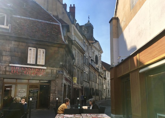Place d'Egalité in der Altstadt Besançons.