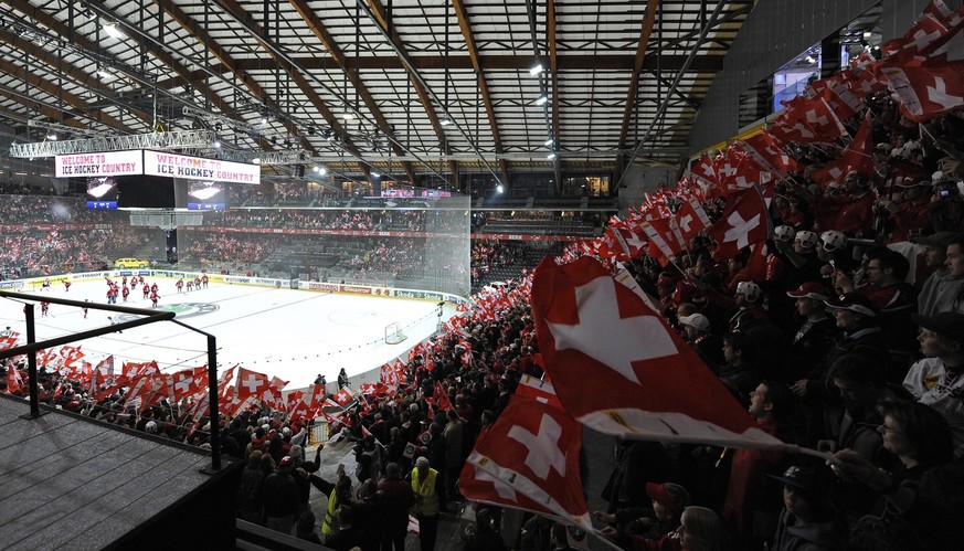Swiss fans cheer during the Group E Qualifying Round game between Switzerland and Latvia at the IIHF 2009 World Championship at the Postfinance-Arena in Berne, Switzerland, Thursday, April 30, 2009. ( ...