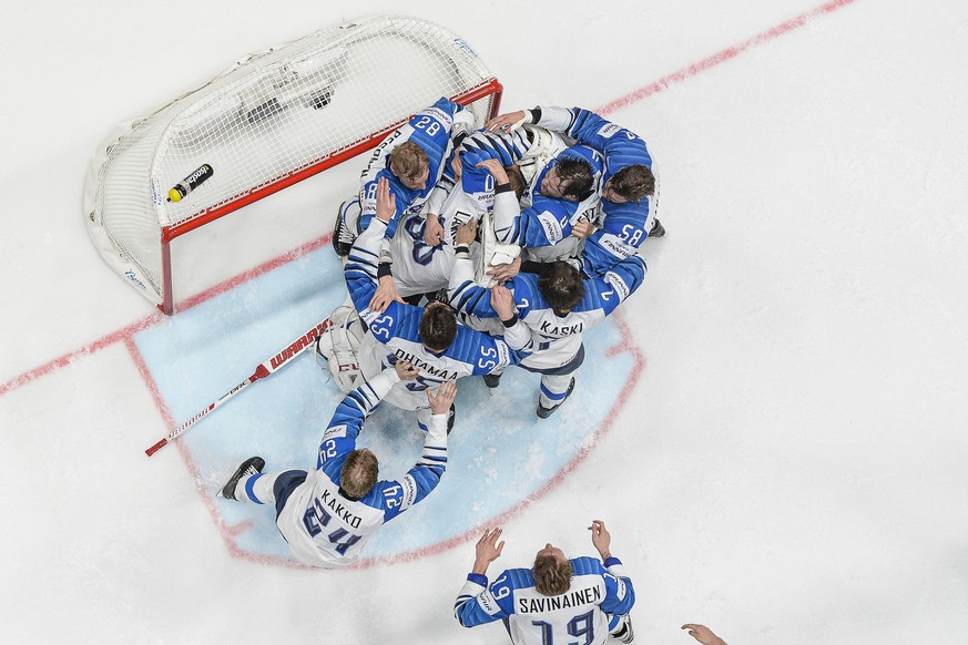 epa07604326 Players of Finland celebrate after winning the IIHF World Championship ice hockey final between Canada and Finland at the Ondrej Nepela Arena in Bratislava, Slovakia, 26 May 2019. Finland  ...
