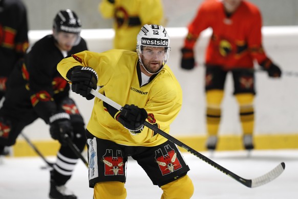 SCB Spieler Dustin Jeffrey in Aktion waehrend dem ersten Eistraining der neuen Hockeysaison, am Montag, 3. August 2020 in der Postfinance Arena in Bern. (KEYSTONE/Peter Klaunzer)