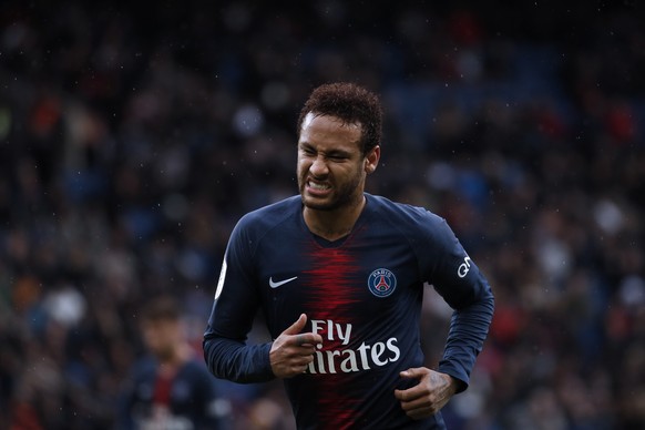 epa07547253 Paris Saint Germain&#039;s Neymar reacts during the French Ligue 1 soccer match between PSG and Nice at the Parc des Princes stadium in Paris, France, 04 May 2019. EPA/YOAN VALAT