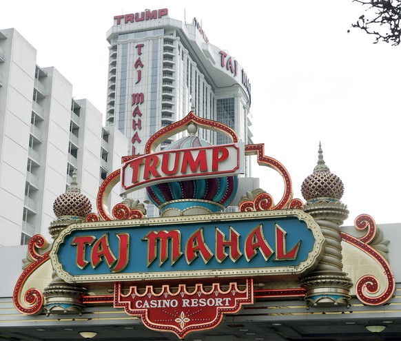 FILE - This Jan. 30, 2009 file photo shows the Trump Taj Mahal Casino Resort in Atlantic City, N.J. On Monday, March 9, 2015, Donald Trump reached an agreement with billionaire investor Carl Icahn to  ...