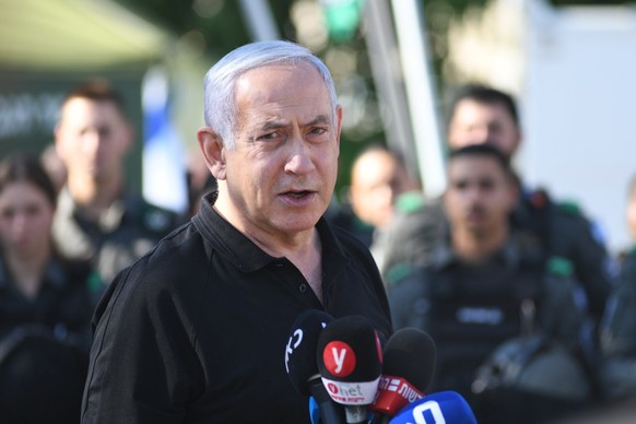 epa09197058 Israeli Prime Minister Benjamin Netanyahu delivers a speech as he meets with Israeli border police, after a wave of violence in the city between Arab and Jewish in the Israeli city of Lod, ...