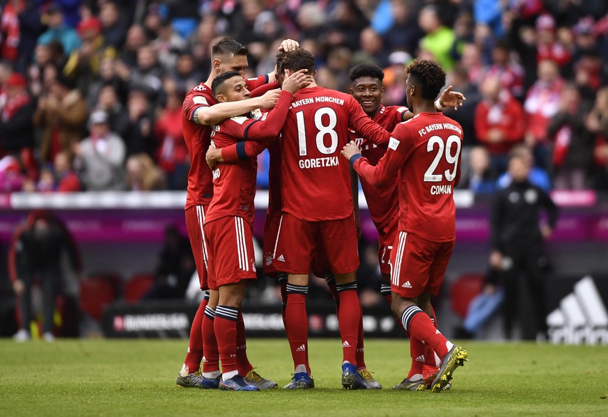 epa07546920 Players of Bayern Munich celebrate a goal during the German Bundesliga soccer match between Bayern Munich and Hannover 96 in Munich, Germany, 04 May 2019. EPA/LUKAS BARTH-TUTTAS CONDITIONS ...