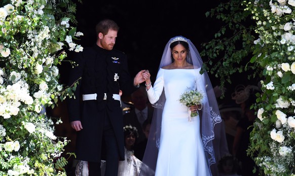 epa06750057 Britain&#039;s Prince Harry (L), Duke of Sussex and Meghan (R), Duchess of Sussex exit St George&#039;s Chapel in Windsor Castle after their royal wedding ceremony, in Windsor, Britain, 19 ...