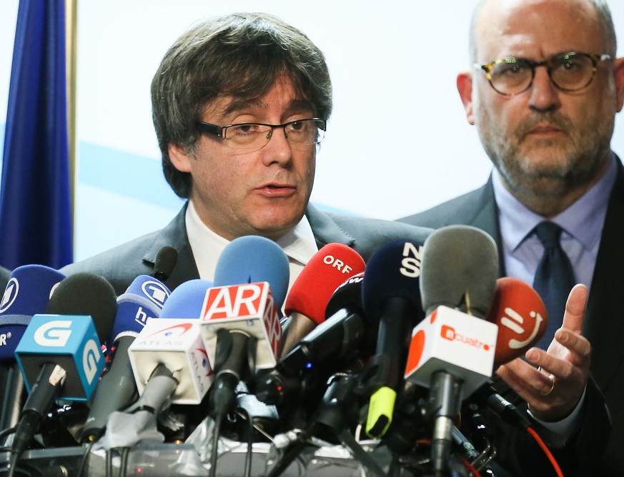 epa06402841 Ousted Catalan leader Carles Puigdemont speak at a press conference after the Catalunia&#039;s election results, at the Press Club in Brussels, Belgium, 22 December 2017. Ciutadans, Catala ...