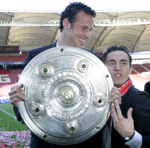 2007 feiert Streller gemeinsam mit Teamkollege Roberto Hilbert den Meistertitel des VfB Stuttgart.