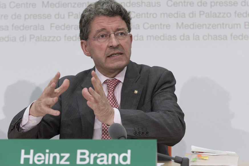 SVP-Nationalrat Heinz Brand fordert am 23. Mai 2014 im Medienzentrum des Bundeshauses eine konsequente Umsetzung der Masseneinwanderungs-Initiative.&nbsp;