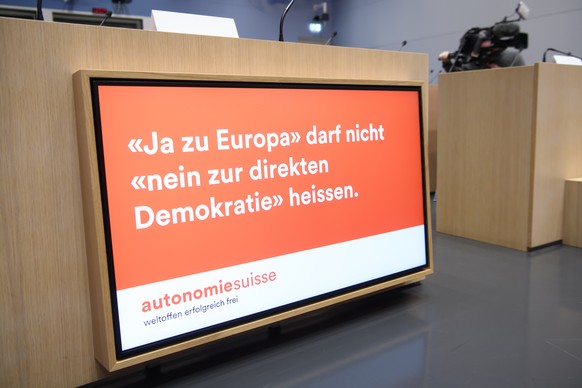 Ein Bildschirm fotografiert waehrend einer Medienkonferenz zur Lancierung der Kampagne &quot;Schweizer Unternehmer und Wirtschaftsvertreter fuer ein fuer ein besseres Rahmenabkommen&quot; von autonomi ...