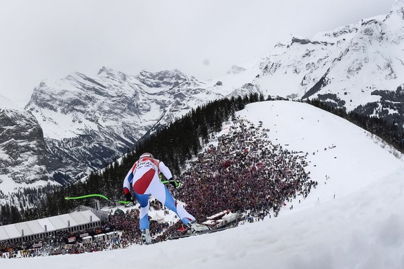 Switzerland&#039;s Patrick Kueng in action during the FIS Alpine Ski World Cup downhill race at the Lauberhorn in Wengen, Switzerland, Saturday, January 18, 2014. (KEYSTONE/Jean-Christophe Bott)